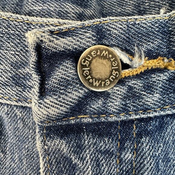 Wrangler Cut Off Jean Shorts Womens 33 Medium Wash Denim Relaxed Fit Distressed - Picture 4 of 10